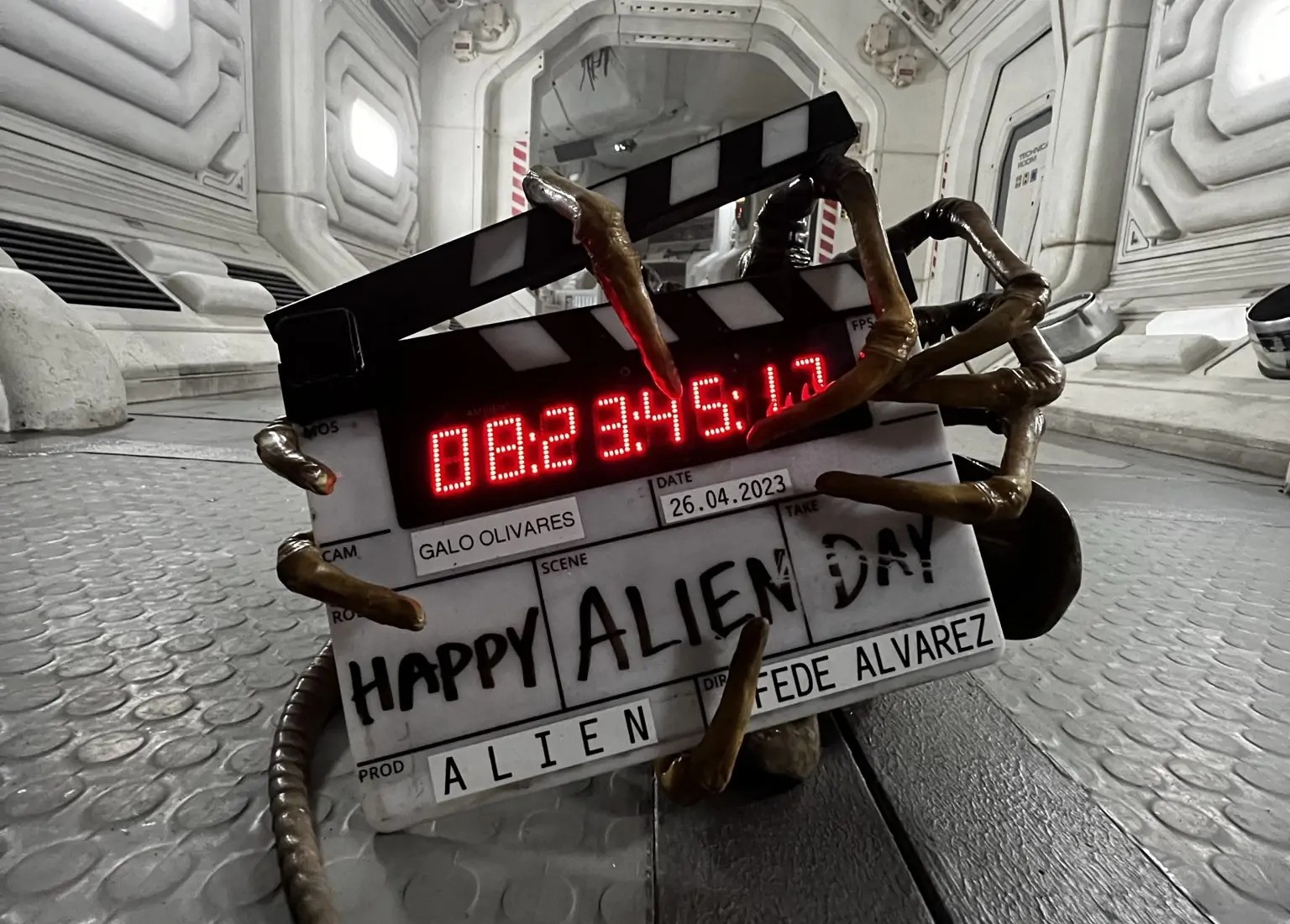 Alien: Romulus Director Unveils Facehugger in New Video, Teasing Summer Release